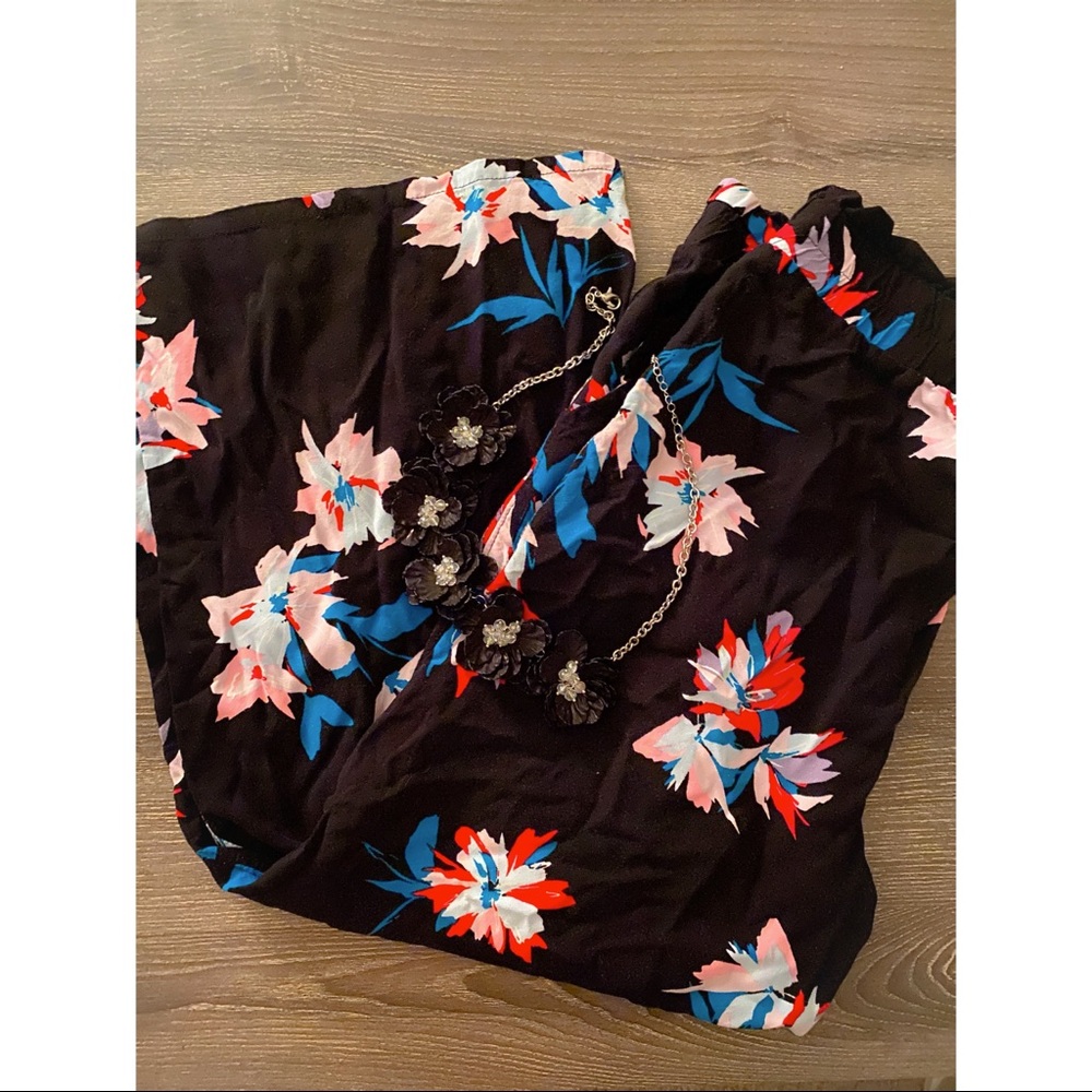 CANDIE’S CAPRI FLORAL PANTS